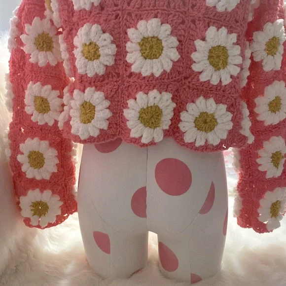 🩷PRICE IS FIRM🩷Crochet Daisy Cardigan New Excellent Condition - Picture 3 of 8
